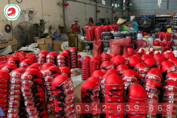 Xưởng sản xuất mũ bảo hiểm tại Hà Nội